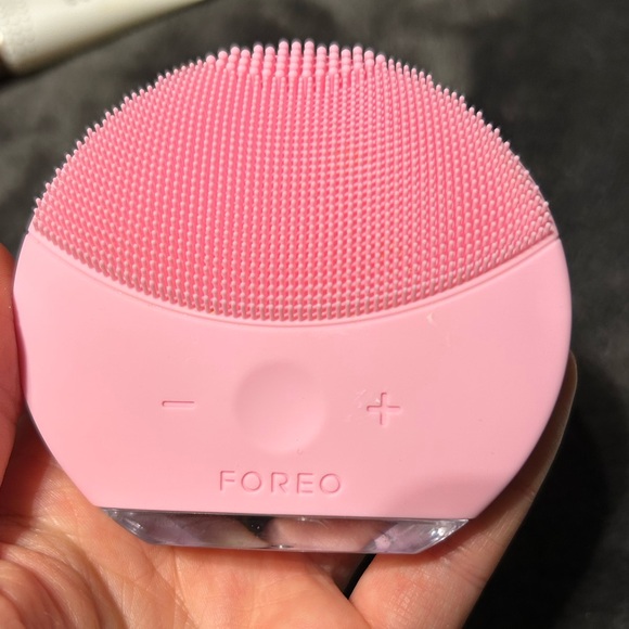 SKIN CARE | Foreo Skin care bundle including the Luna Mini 2 and UFO - Picture 2 of 10